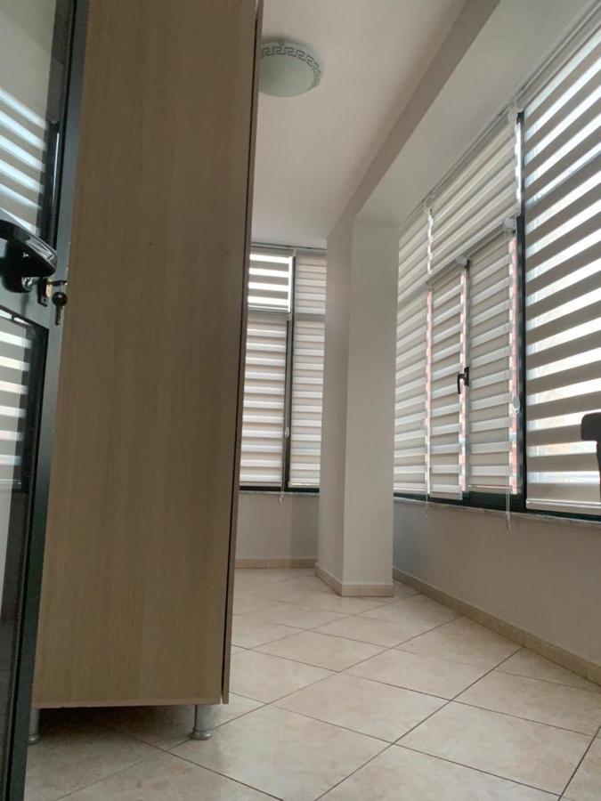 Laureta Central Apartment 地拉那 外观 照片