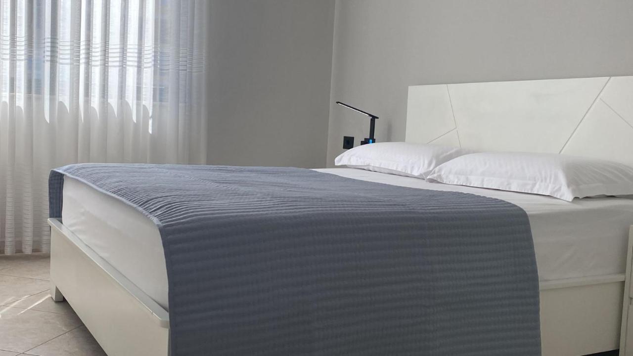 Laureta Central Apartment 地拉那 外观 照片