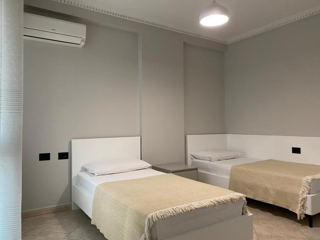 Laureta Central Apartment 地拉那 外观 照片